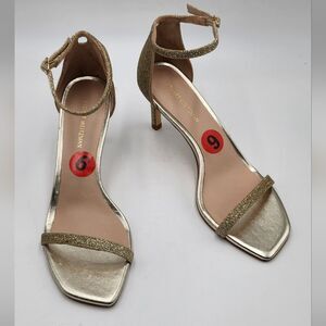*NWOB Stuart Weitzman Nudistcurve Womens gold glitter ankle strap sandals 6M